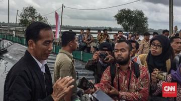 Warga Bantaran Kali Cecar Jokowi soal Ancaman Penggusuran