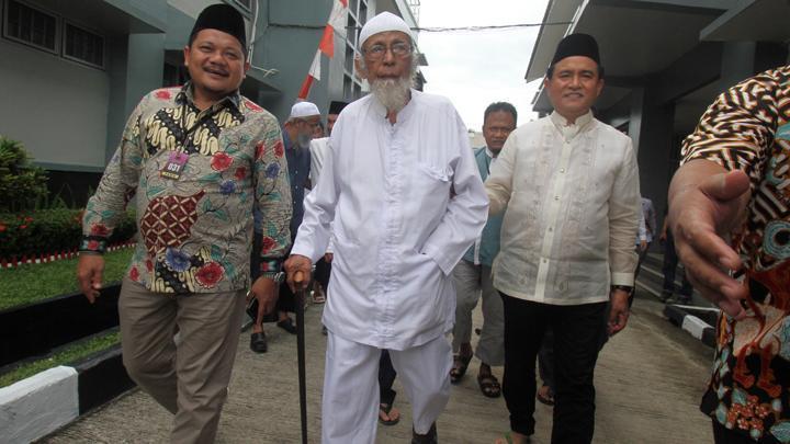 Abu Bakar Ba'asyir Batal Dibebaskan? Jokowi Lagi-lagi Dinilai Mencla-mencle