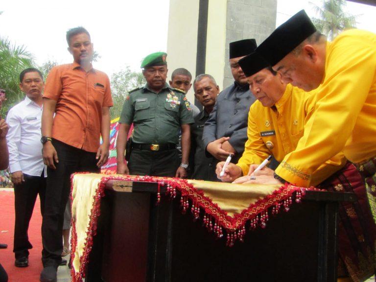 Wakil Gubernur Riau resmikan rumah adat Mandailing Rokan Hulu.