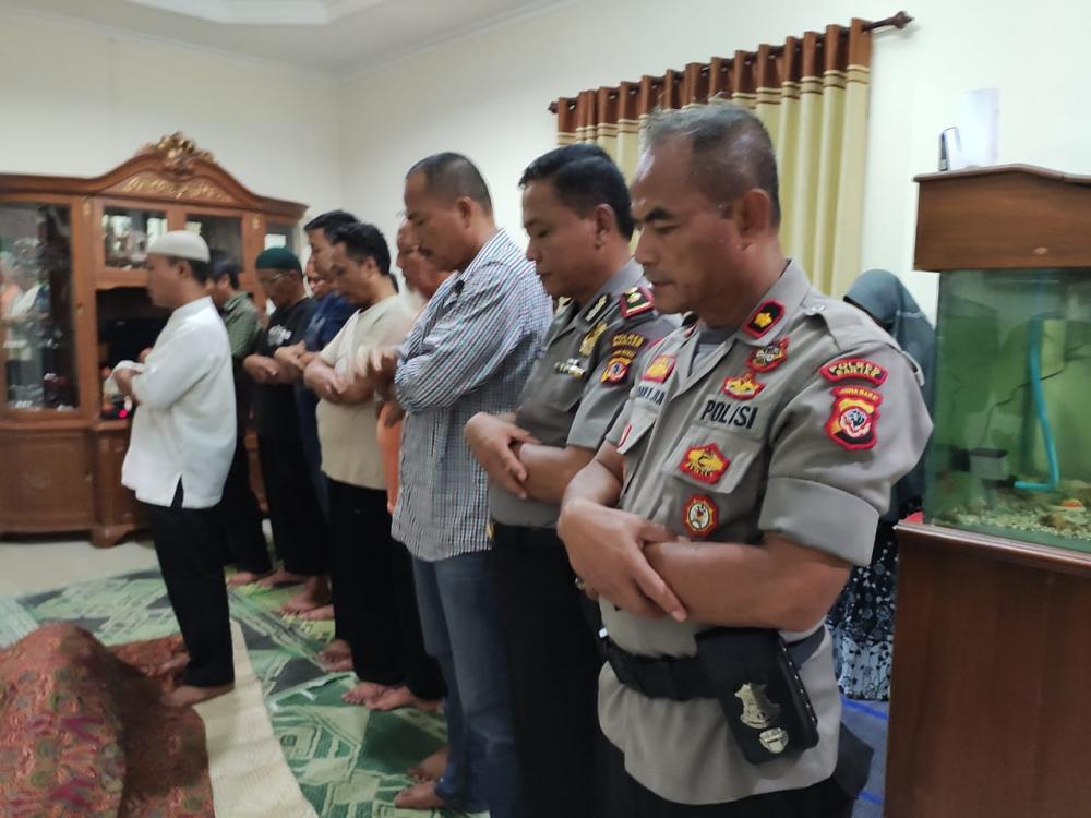 Kapolres Banjar dan Wakapolres Banjar Melayat Ke Rumah Duka Aiptu Sunardi