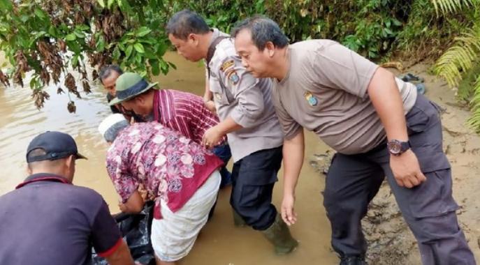 Ditemukan Mayat Akibat Banjir Bandang Yang Menerjang Kab Labuhanbatu Utara