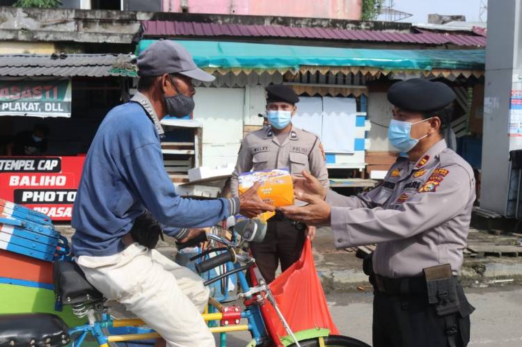 Satuan Sabhara Polres Inhil Gelar Baksos Jumat Berkah kepada Warga Kecamatan Tembilahan