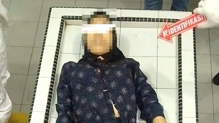Gadis Remaja Berjilbab Tewas dengan Tubuh Penuh Tusukan, Jasadnya Dibuang di Halaman Masjid