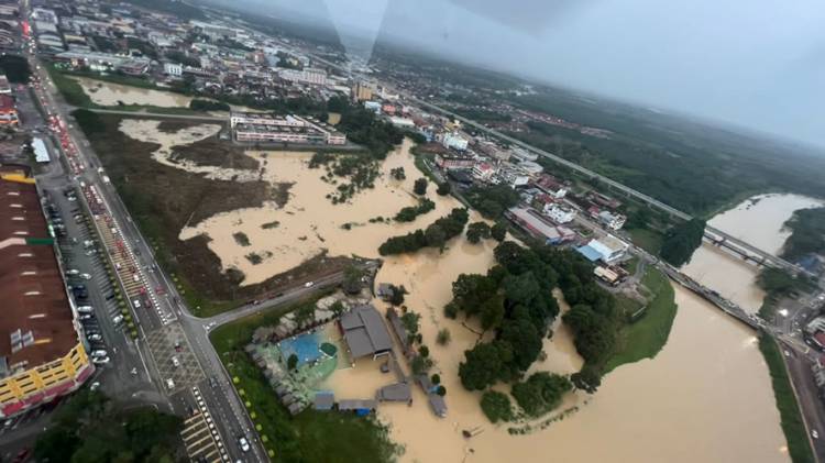 Banjir Parah Merendam Tiga Wilayah di Malaysia, Ribuan Orang di Evakuasi
