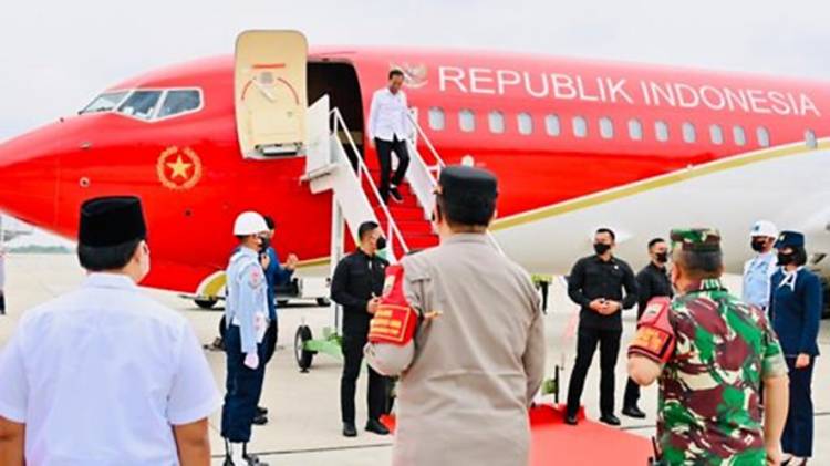Gubernur Syamsuar Sambut Kedatangan Presiden Jokowi di Provinsi Riau