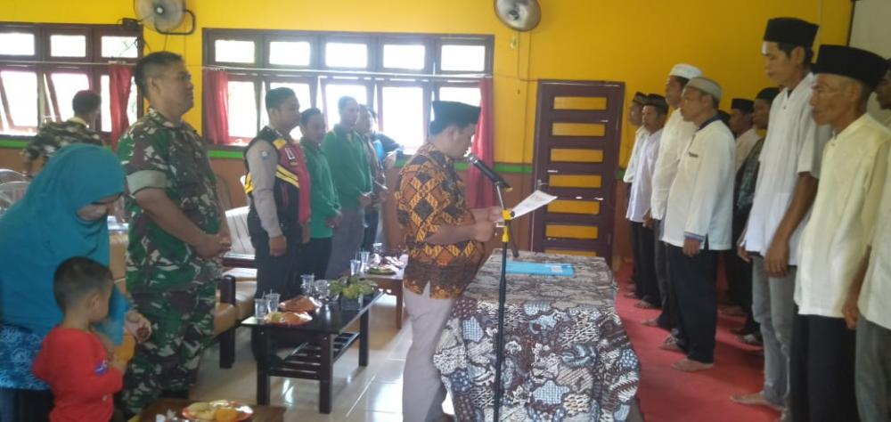 Ahmad Efendi Lantik Pengurus LPM, Rt dan Rw Desa Sungai Intan Periode 2020 Hingga 2025