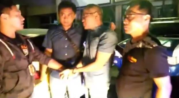 Simak Video Ini, Seorang PengendaraTak Terima Ditilang Cekik Polisi dan Ditangkap Polres Metro Jakarta Barat