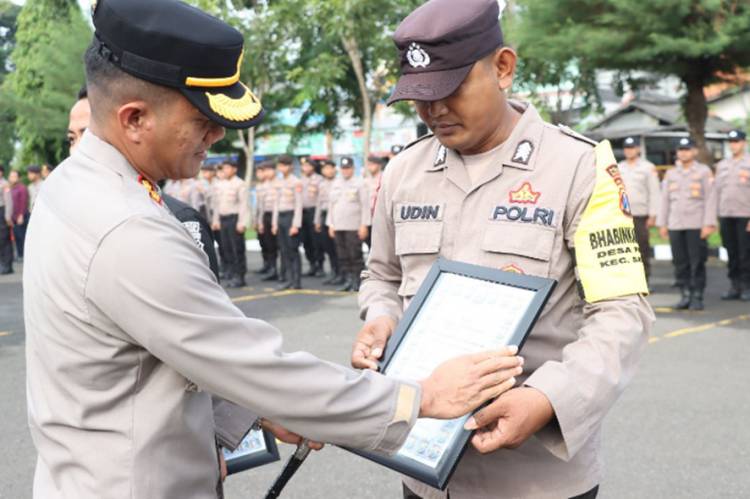 Kapolres Sampang Berikan Reward Anggotanya yang Berhasil Tangkap Tahanan Rutan Kabur