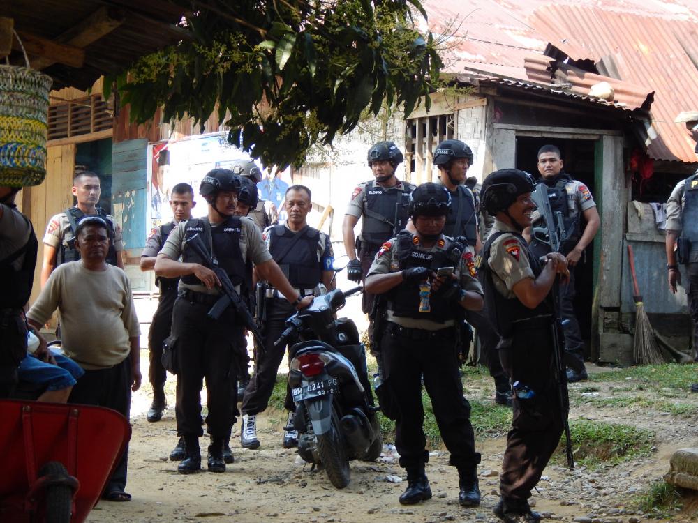 Patroli Gabungan Ditkrimsus Polda Riau Bersama Brimob dan Polres Kampar Cegah Pembalakan Liar 
