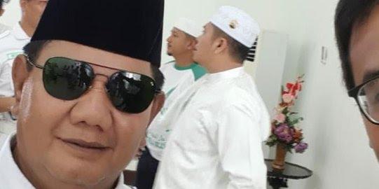 Heboh, Ada Pria Mirip Capres Prabowo Subianto di Bandara Pekanbaru 