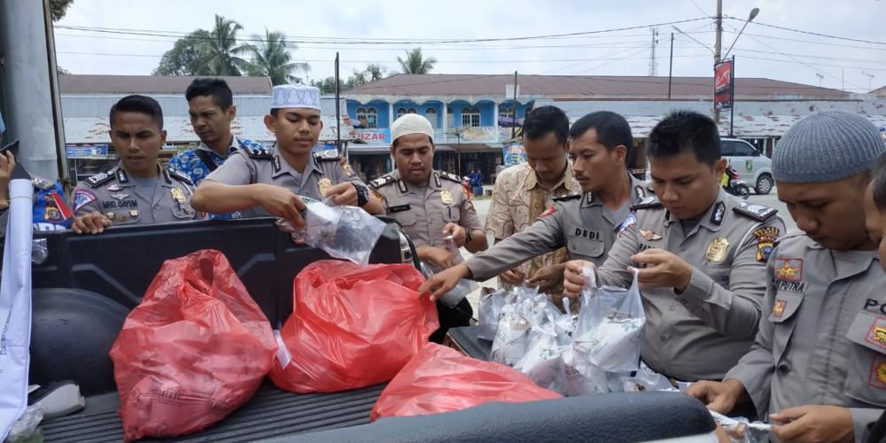 Polres Kampar Gelar Kegiatan Jumat Barokah dan Safari Jumat Keliling Bersama TNI di Kuok