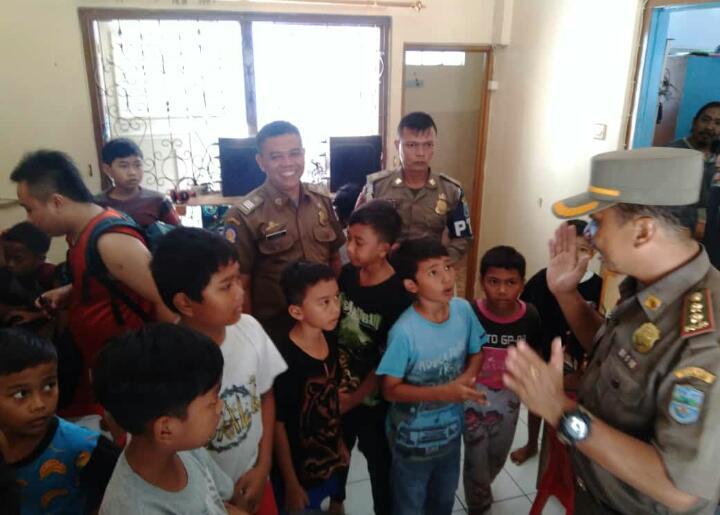 Polres Banjar Himbau Warga dan Siswa/Siswi  melakukan pembelajaran mandiri di rumah sesuai instruksi Gubernur Jabar.