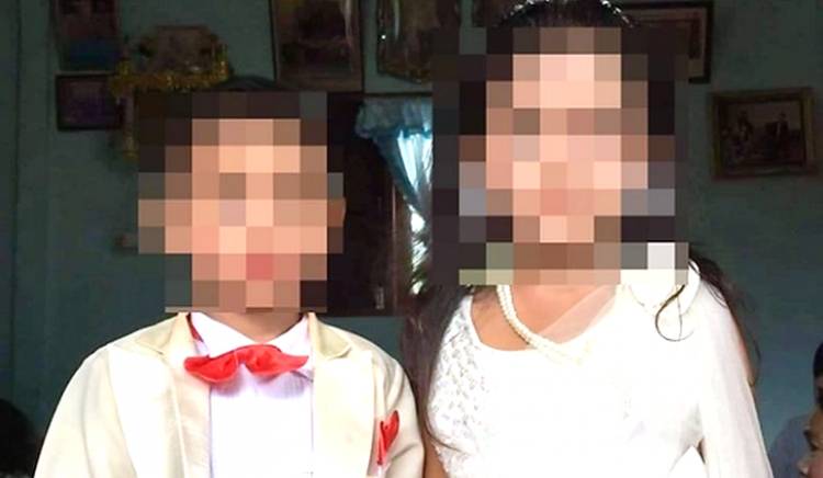 Takut Terkena Karma Buruk, Pasangan Bocah Kembar Usia 5 tahun Dinikahkan Orangtuanya