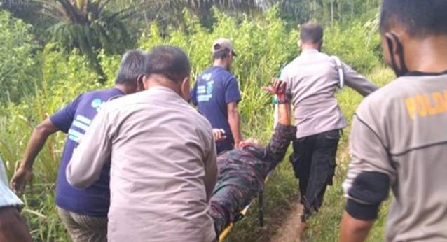 Diduga Sengketa Lahan Sawit,Prajurit TNI AL Duel Dengan Warga Sama Sama Pakai Golok
