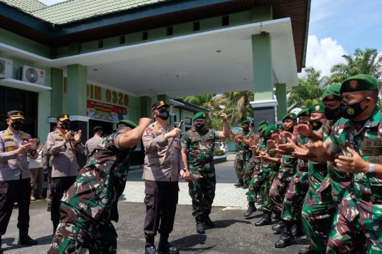 Kunjungan Kerja di Dumai, Kapolda Riau Lakukan Safari ke Markas TNI