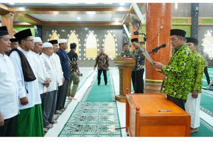 Pj Bupati Inhil Herman Kukuhkan Ranting Dewan Masjid Indonesia Kecamatan Reteh