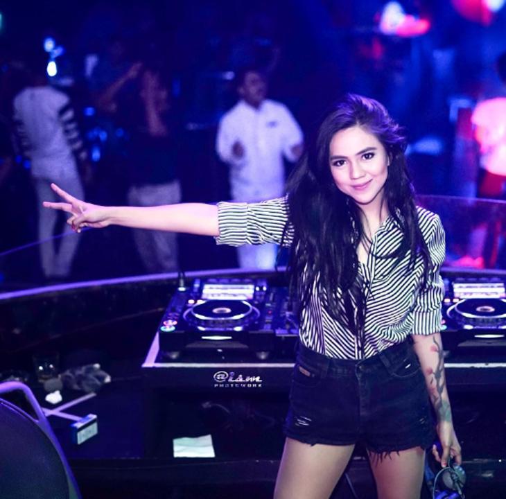 Wow, DJ Cantik Arien Cathrine Blak-blakan, Tak Bisa Diam Saat Main