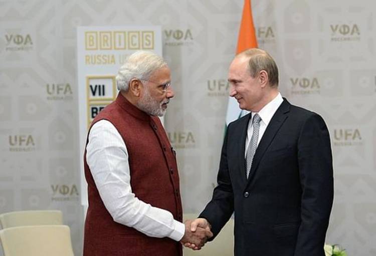 Rusia Menawarkan Minyak Mentah ke India dengan Harga Murah