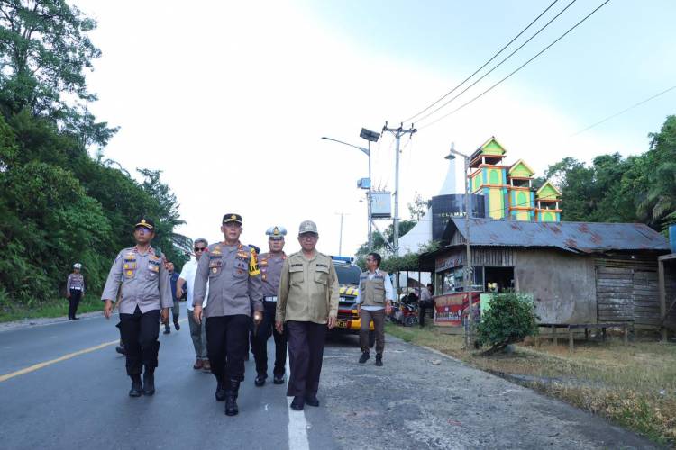 Bersama Bupati, Kapolres Inhil Cek Pos Pengamanan Operasi Ketupat di Perbatasan