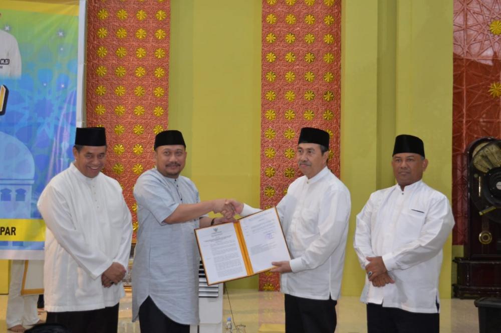 Gubernur Riau Serahkan SK Penetapan Kampar sebagai Tuan Rumah MTQ Provinsi Riau