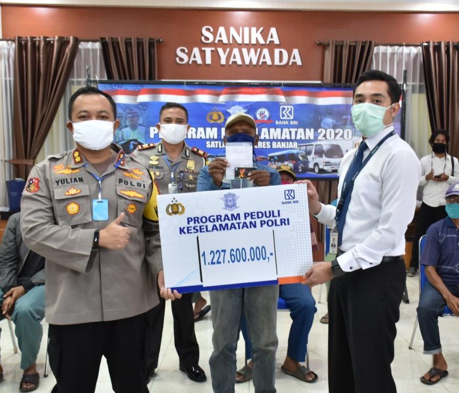Para Pekerja Transfortasi Informal Dapat Bantuan 1,2 dari Polisi di Banjar