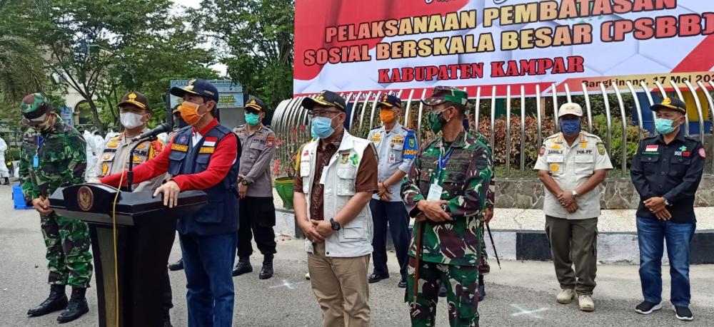 Gubernur Riau bersama Kapolda, Danrem, Danlanud, Hadiri Penyemprotan Desinfektan Serentak di Kampar