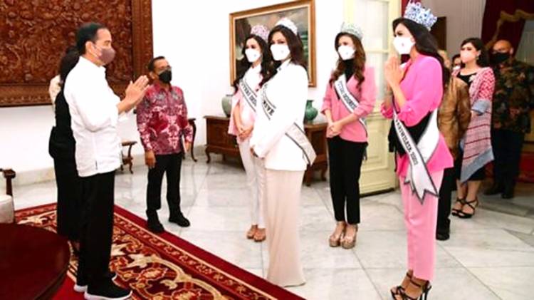 Puteri Indonesia 2022 dan Miss Universe 2021 Kunjungi Presiden Jokowi