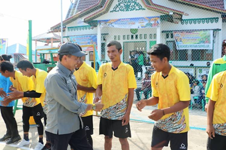 Ketua DPRD Inhil H. Ferryandi Membuka Event Kedua Turnamen Bola Voli di Pelangiran