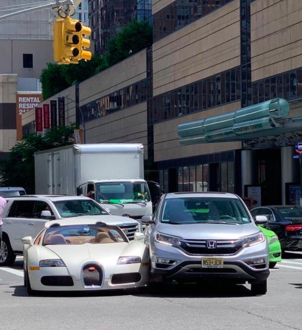 Waduh, Baru Keluar Diler, Mobil Puluhan Miliar Ini Diserempet Honda CR-V
