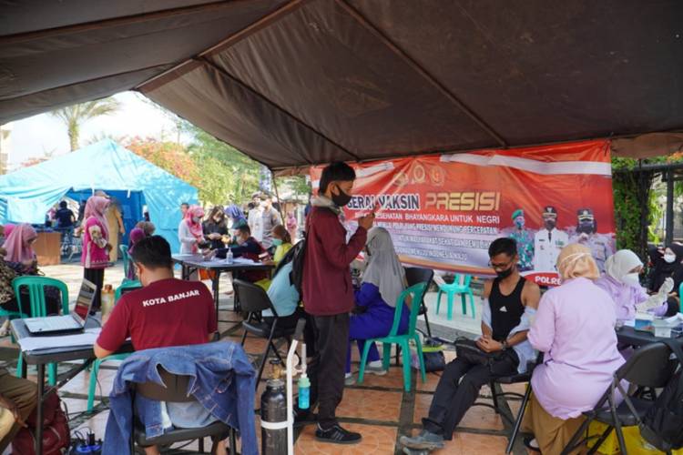 Gerai Vaksin dalam Rangka HUT Bhayangkara ke-75 Polres Banjar