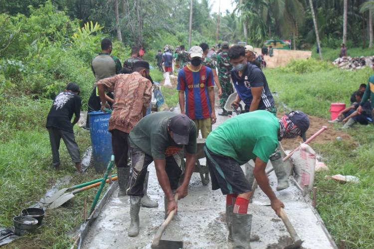 Progres Pekerjaan Sasaran Fisik Jalan Yakub 2 Penghubung Desa Kecamatan Pada Hari Ke 11 Sudah Mencapai 54,66 Persen