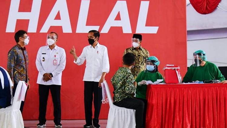 Presiden Jokowi Targetkan Satu Juta Vaksinasi Per Hari pada Juli Mendatang