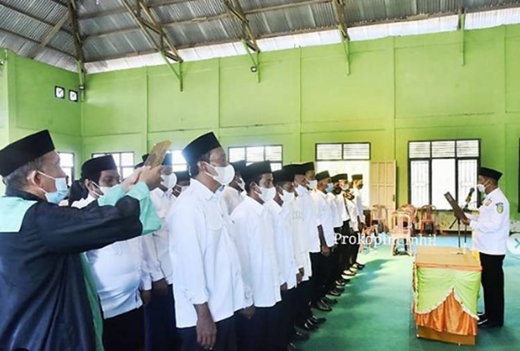 Wabup Inhil H.Syamsuddin Uti Melantik 57 Orang Anggota BPD se-Kecamatan Tanah Merah