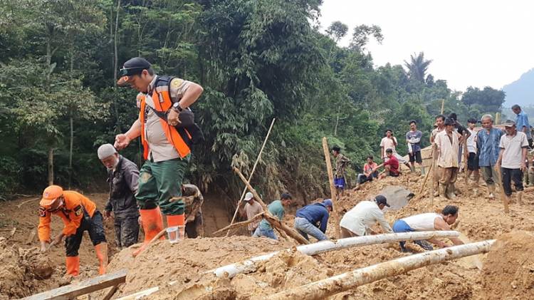 Banjir Bandang dan Tanah Longsor di Bogor Telan Satu Korban Jiwa