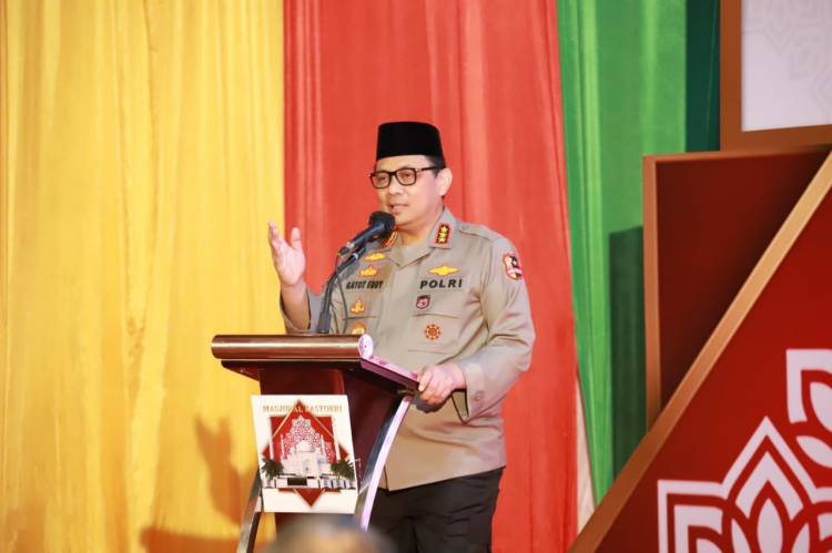 Wakapolri Komjen Gatot Edy Pramono Letakkan Batu Pertama Pembangunan Masjid Al Kastoeri Pekanbaru