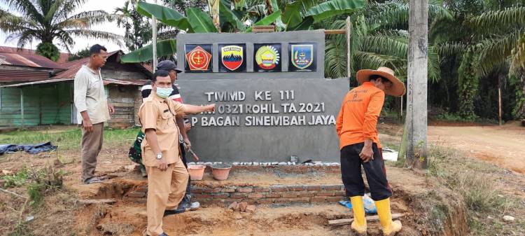Penghulu Bagan Sinembah Jaya Tinjau Pembangunan Tugu TMMD Ke-111 Kodim 0321/Rohil
