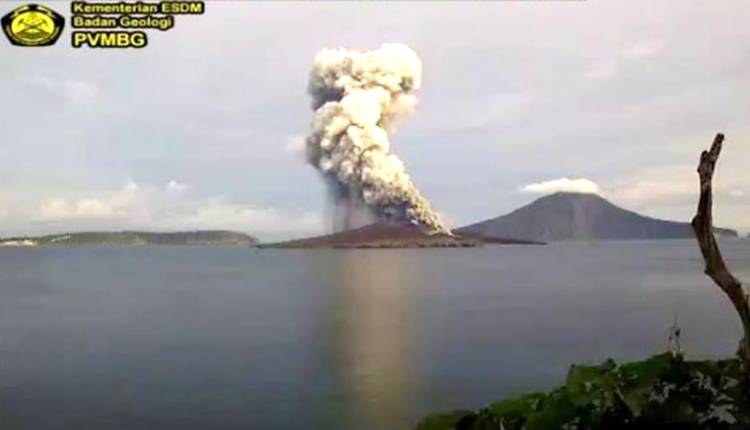 Alami Tiga Kali Erupsi, Gunung Anak Krakatau Berada di Level Siaga