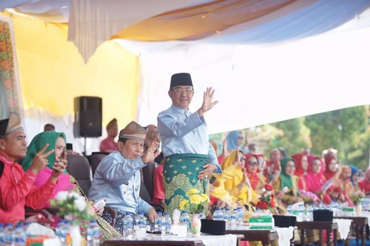 Bupati Inhil Bersama Rombongan Turut Meriahkan Pawai Ta'aruf MTQ Propinsi Riau XL 