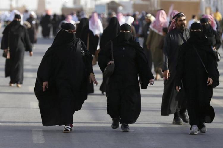 Pasca Dicabutnya Hukum Wajib Berjilbab, Bagaimana Aturan Berpakaian Wanita di Saudi Kini?