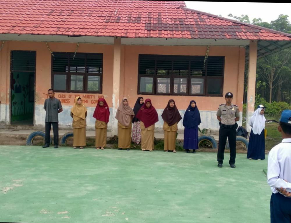 Polisi Sahabat Pelajar, Bhabinkamtibmas Polsek RupatJadi Irup Di SMP N 7 Rupat Di Sungai Cingam