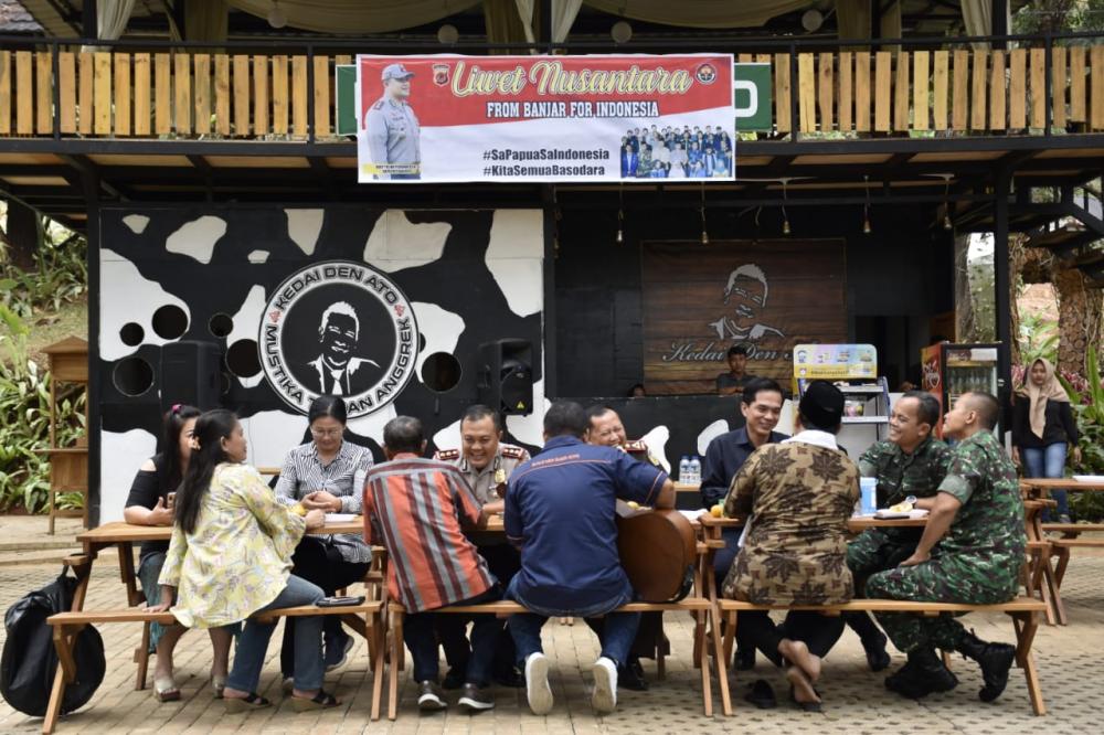 Liwet Nusantara From Banjar For Indonesia Jamuan Kapolres Banjar Untuk Warga Indonesia Timur