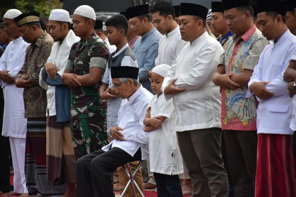 Kapolres Banjar  bersama keluarga Besar Laksanakan shalat Idul Adha 1440 H di Mapolres Banjar