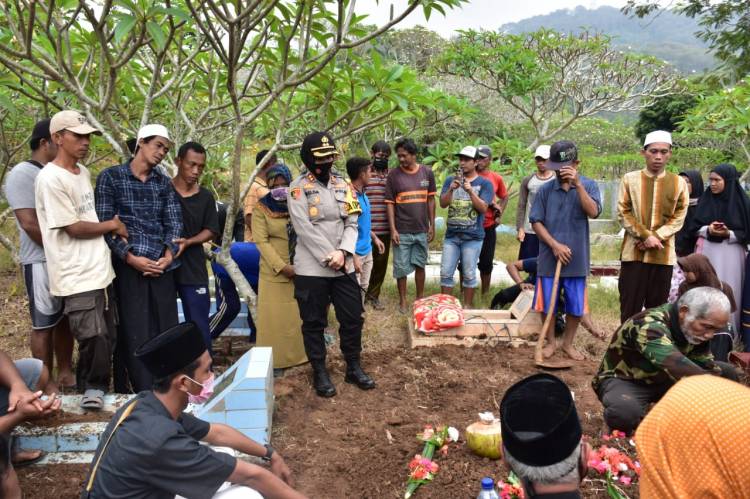 Kapolres Banjar Hadiri Pemakaman Korban Tenggelam di Sungai Citanduy