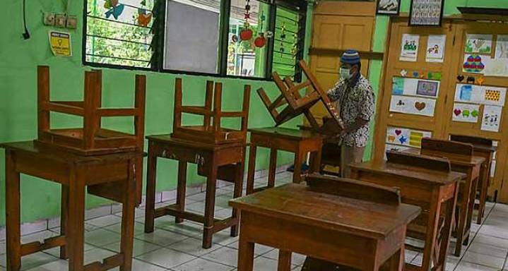 Proses Belajar Dan Mengajar Gubernur DKI Anies Baswedan Izinkan Tatap Muka