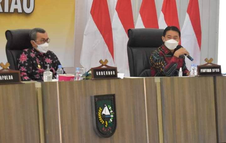 Dengarkan Arahan, Waka DPRD Riau dan Gubri Ikuta Rapat Virtual dengan Presiden Jokowi