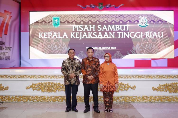Berlangsung Penuh Keakraban, Bupati Inhil HM. Wardan Hadiri Pisah Sambut Kajati Riau
