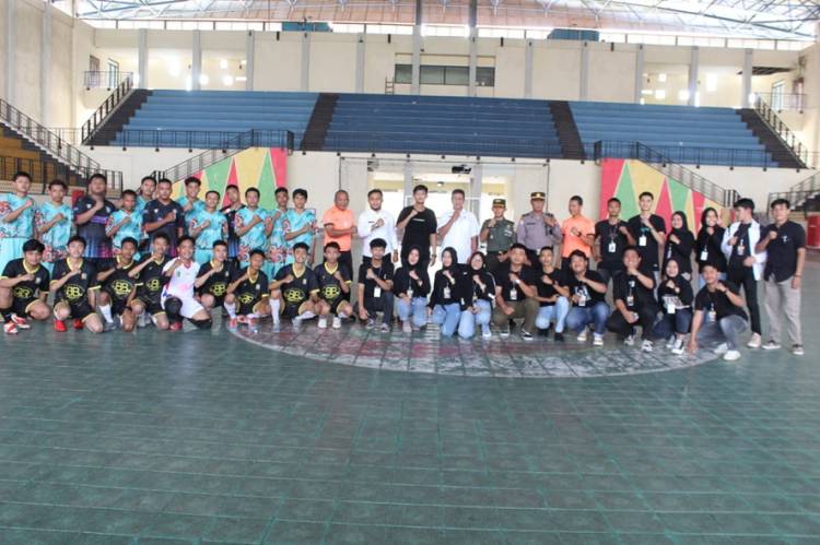 Dandim 0314/lnhil Membuka Secara Langsung Turnamen Futsal Wallan Family Cup
