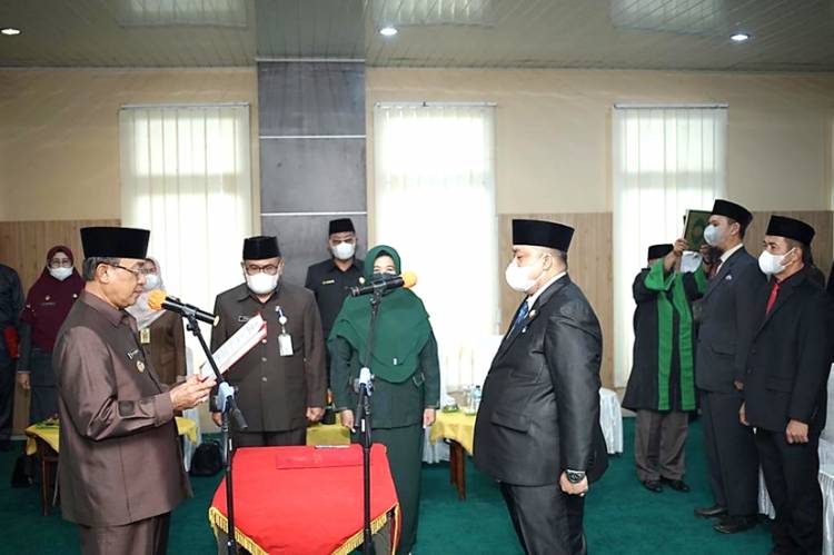 Bupati HM. Wardan Lantik 5 Pejabat Pimpinan Tinggi Pratama di Lingkungan Pemkab Inhil 