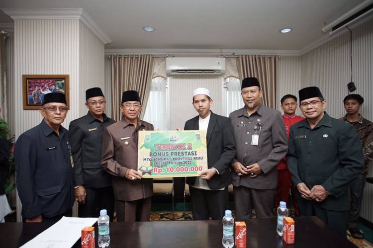 Bupati Inhil HM. Wardan Penuhi Janji Berikan Bonus kepada Pemenang MTQ XL  Provinsi Riau 