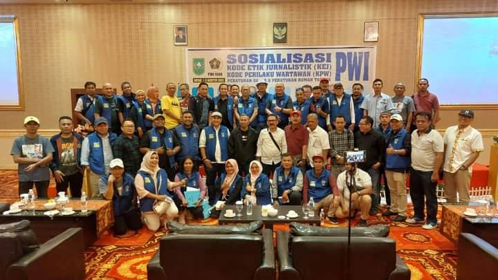 PWI Riau Gelar Sosialisasi KEJ dan KPW, Ilham Bintang: Jaga Integritas Profesi Wartawan